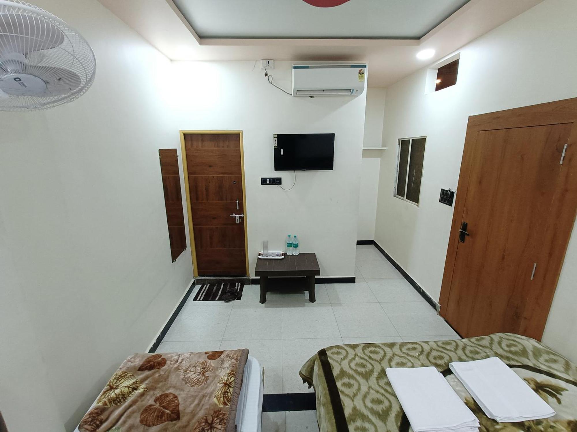 Hotel Shreem Ujjain Exteriör bild
