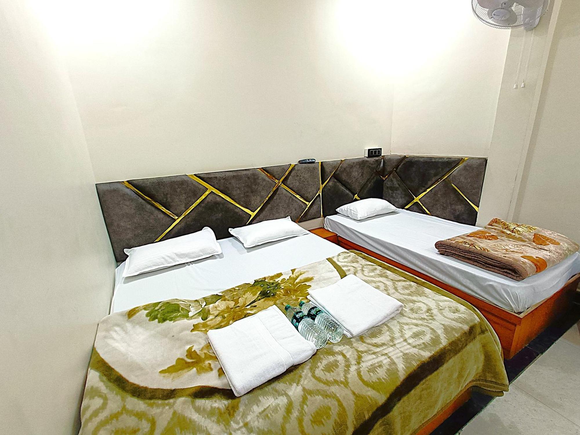 Hotel Shreem Ujjain Exteriör bild
