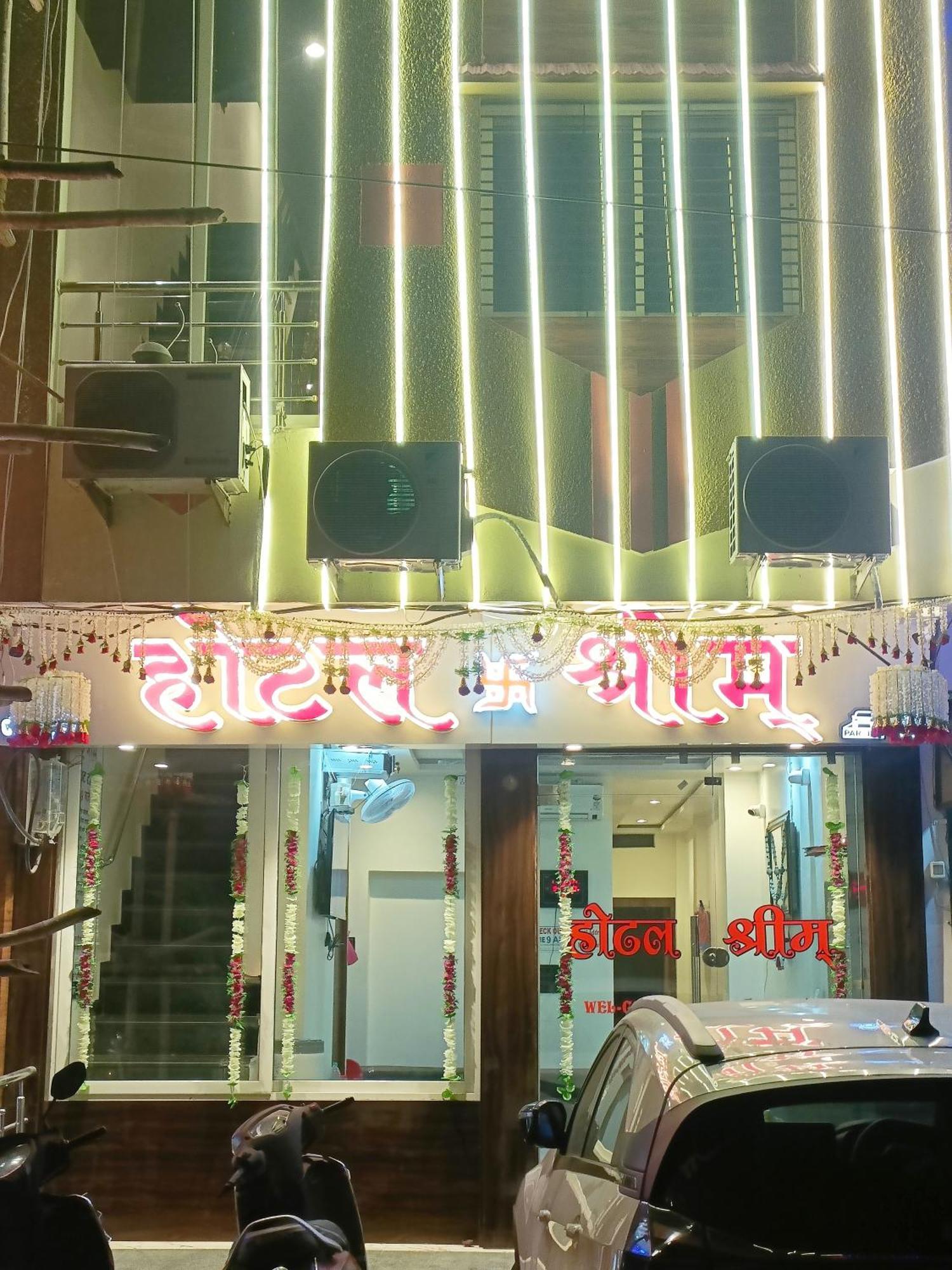 Hotel Shreem Ujjain Exteriör bild