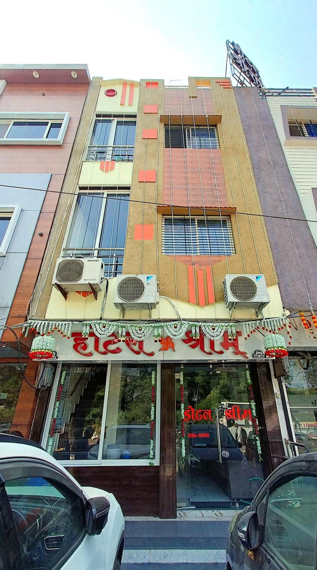 Hotel Shreem Ujjain Exteriör bild
