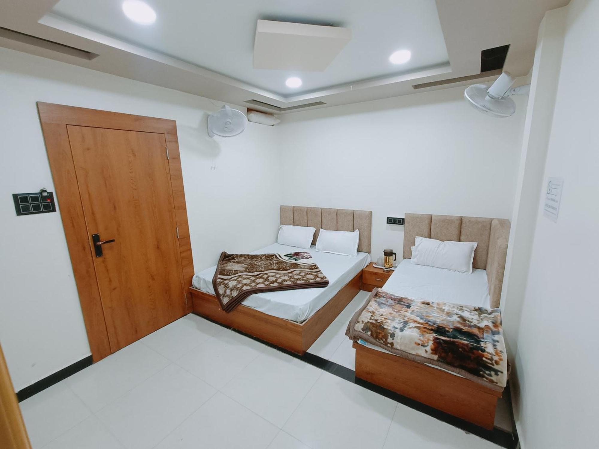 Hotel Shreem Ujjain Exteriör bild