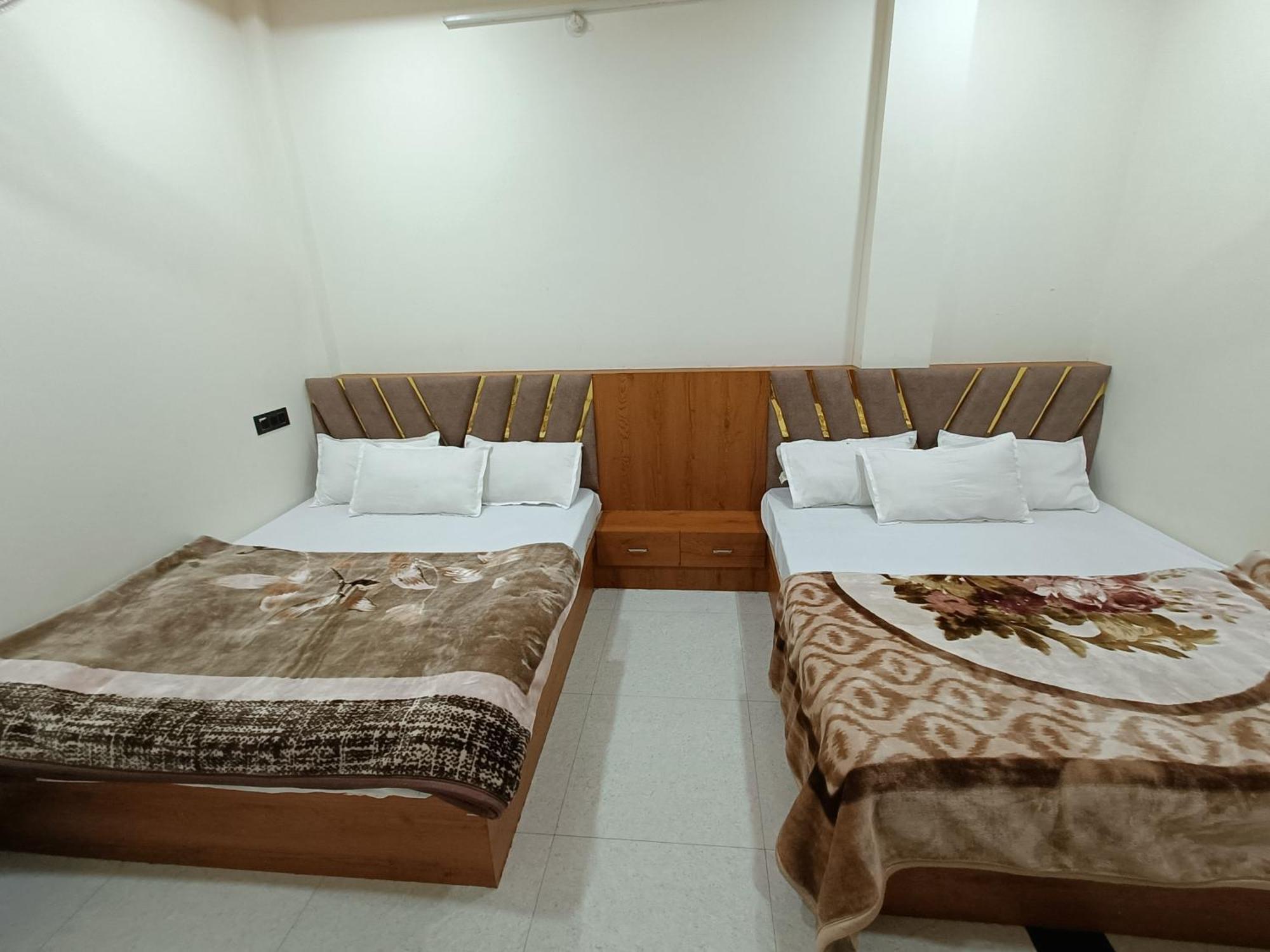 Hotel Shreem Ujjain Exteriör bild