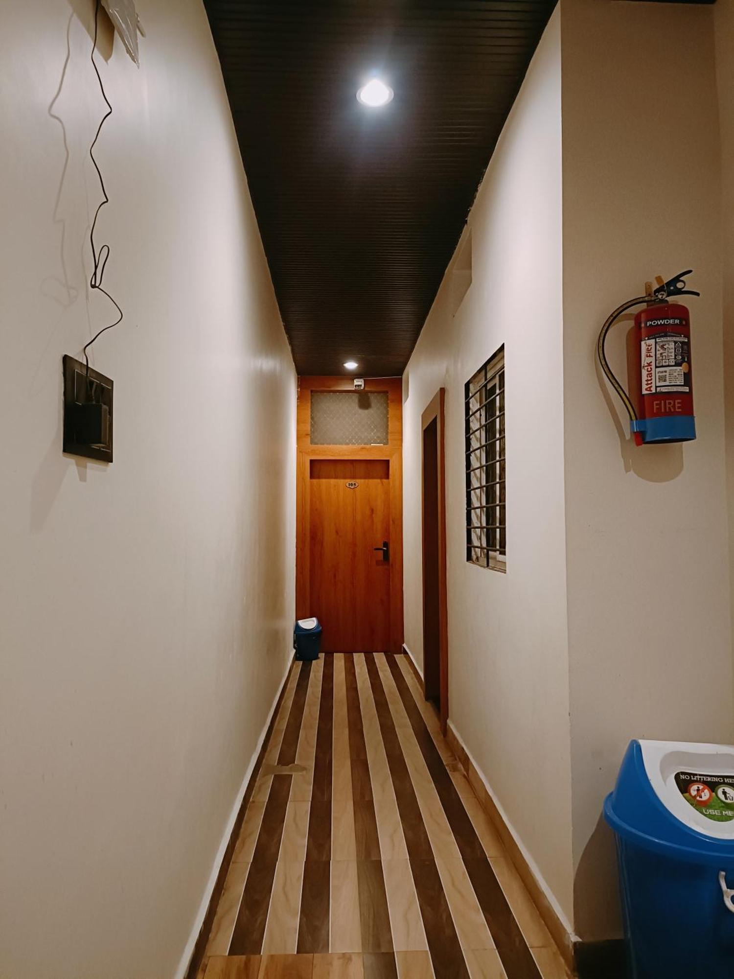 Hotel Shreem Ujjain Exteriör bild