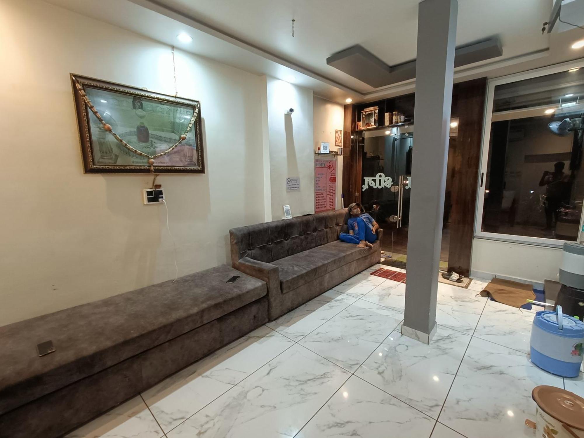 Hotel Shreem Ujjain Exteriör bild