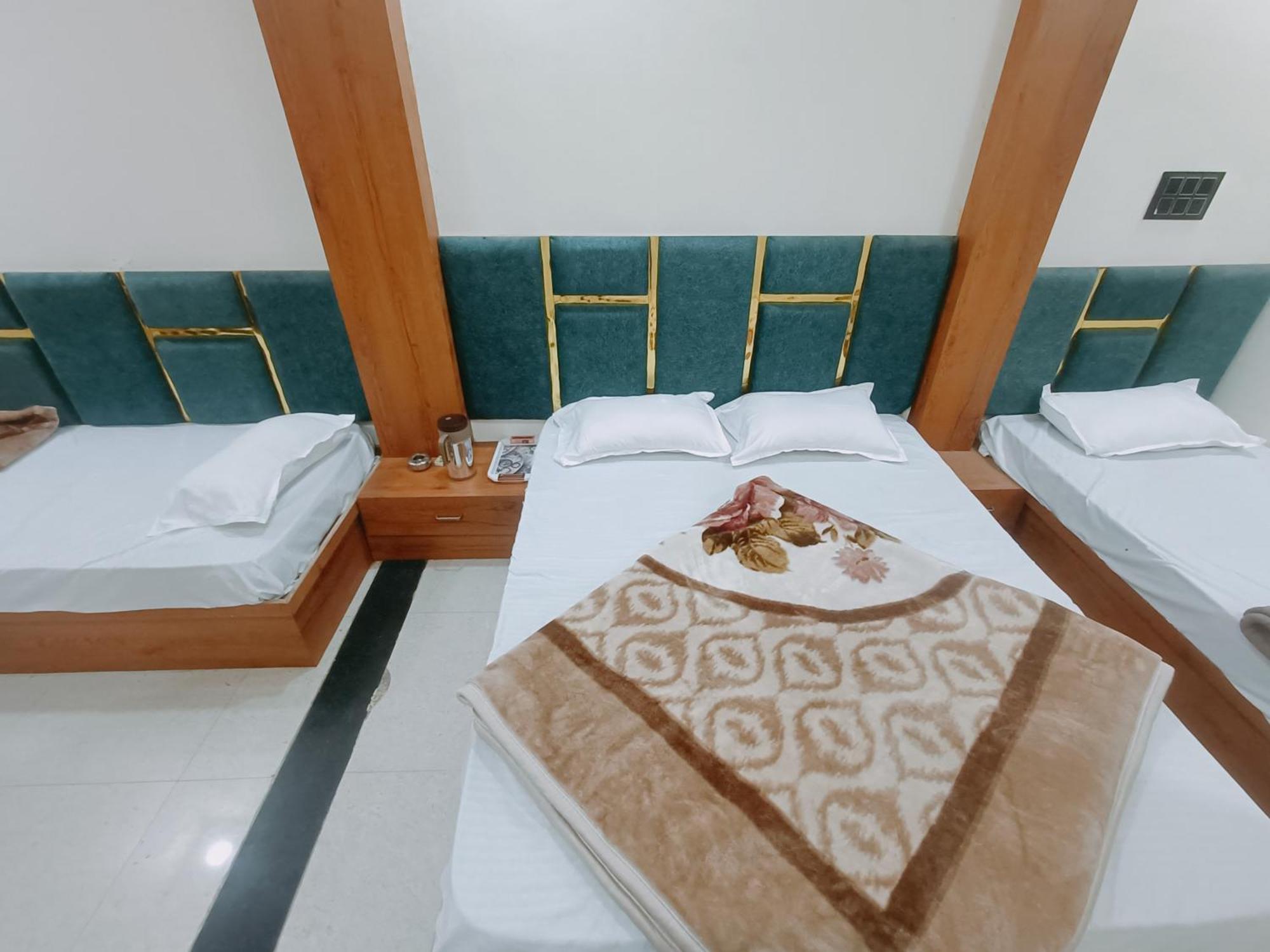 Hotel Shreem Ujjain Exteriör bild