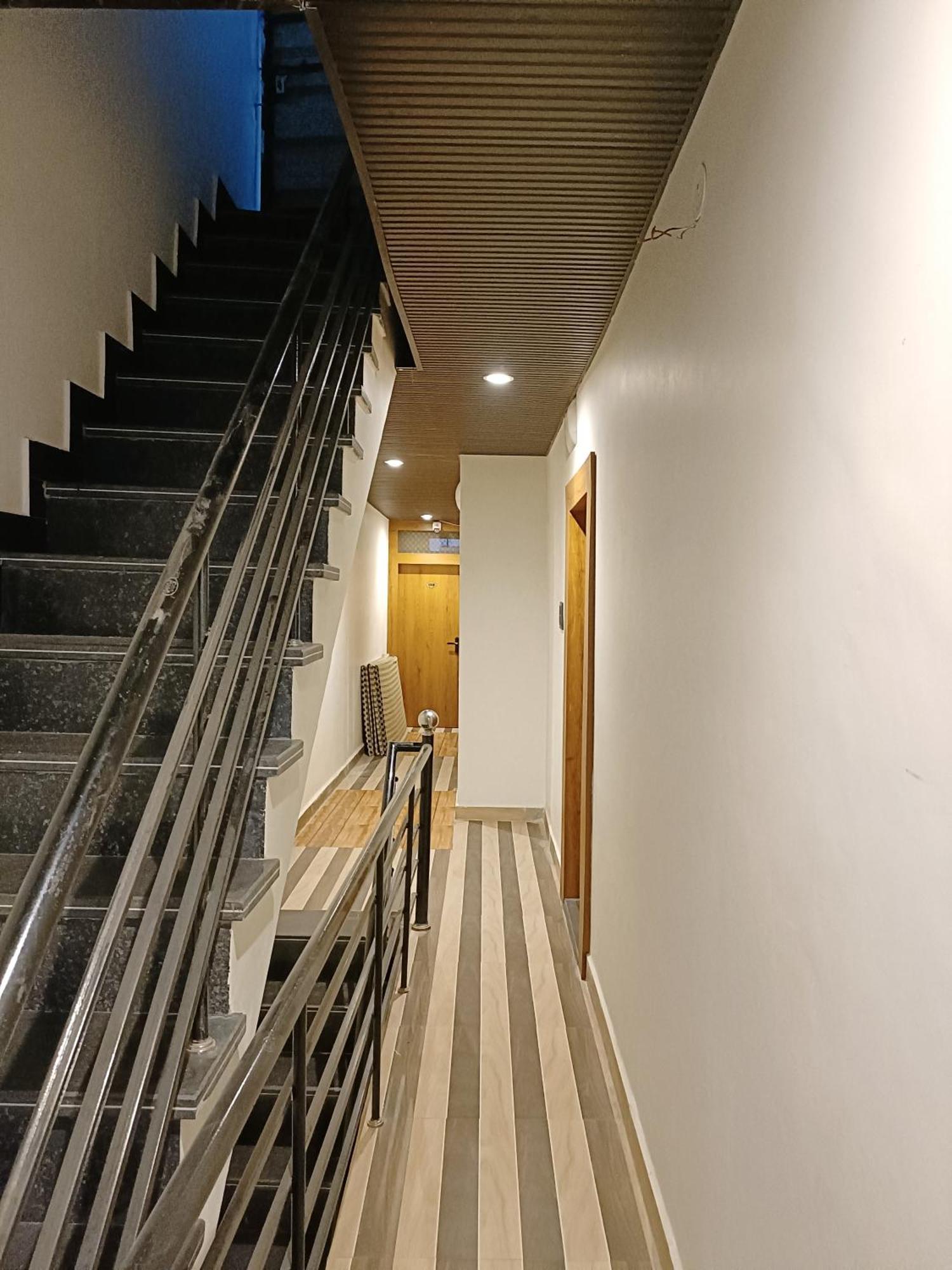 Hotel Shreem Ujjain Exteriör bild