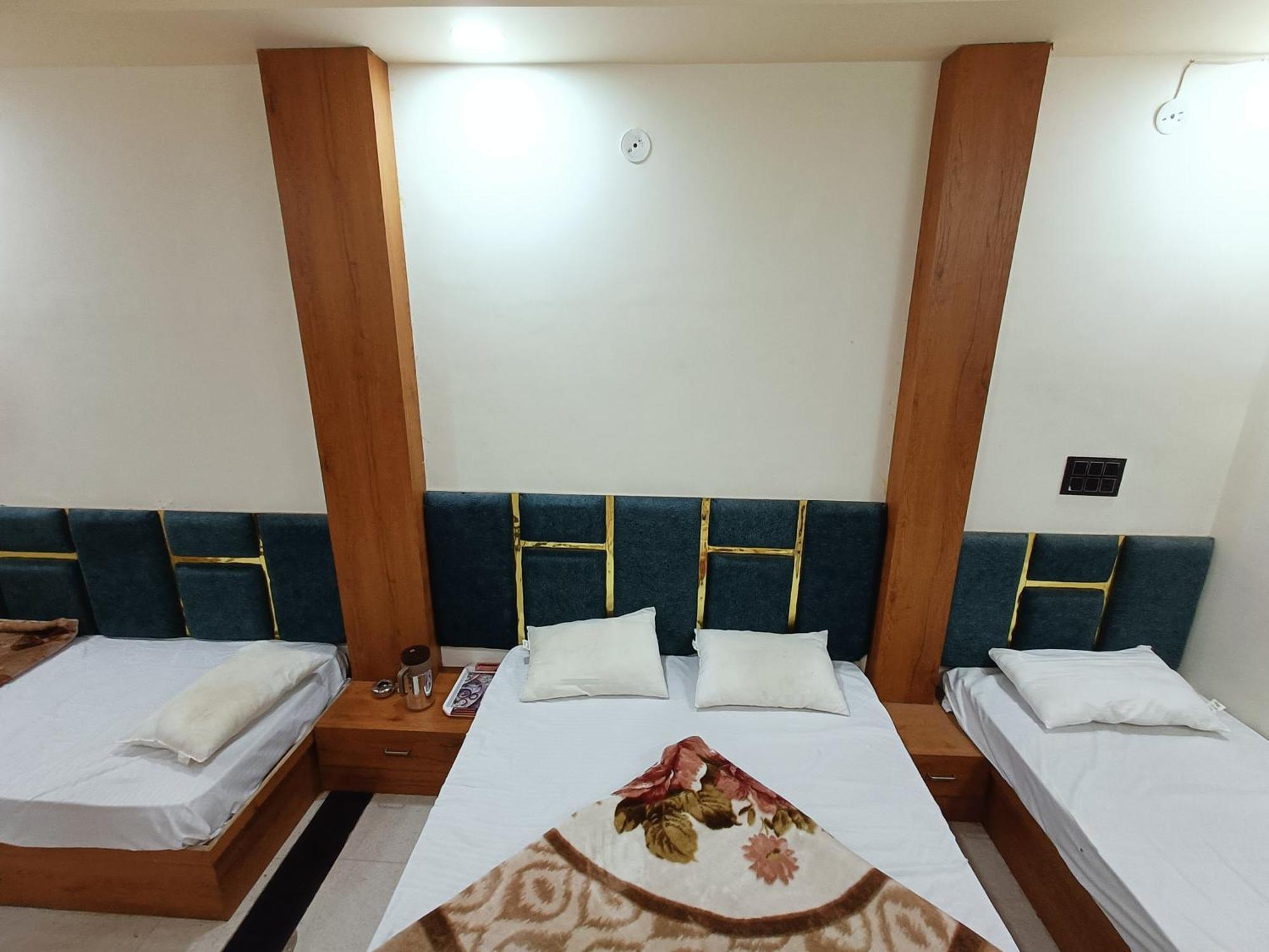 Hotel Shreem Ujjain Exteriör bild