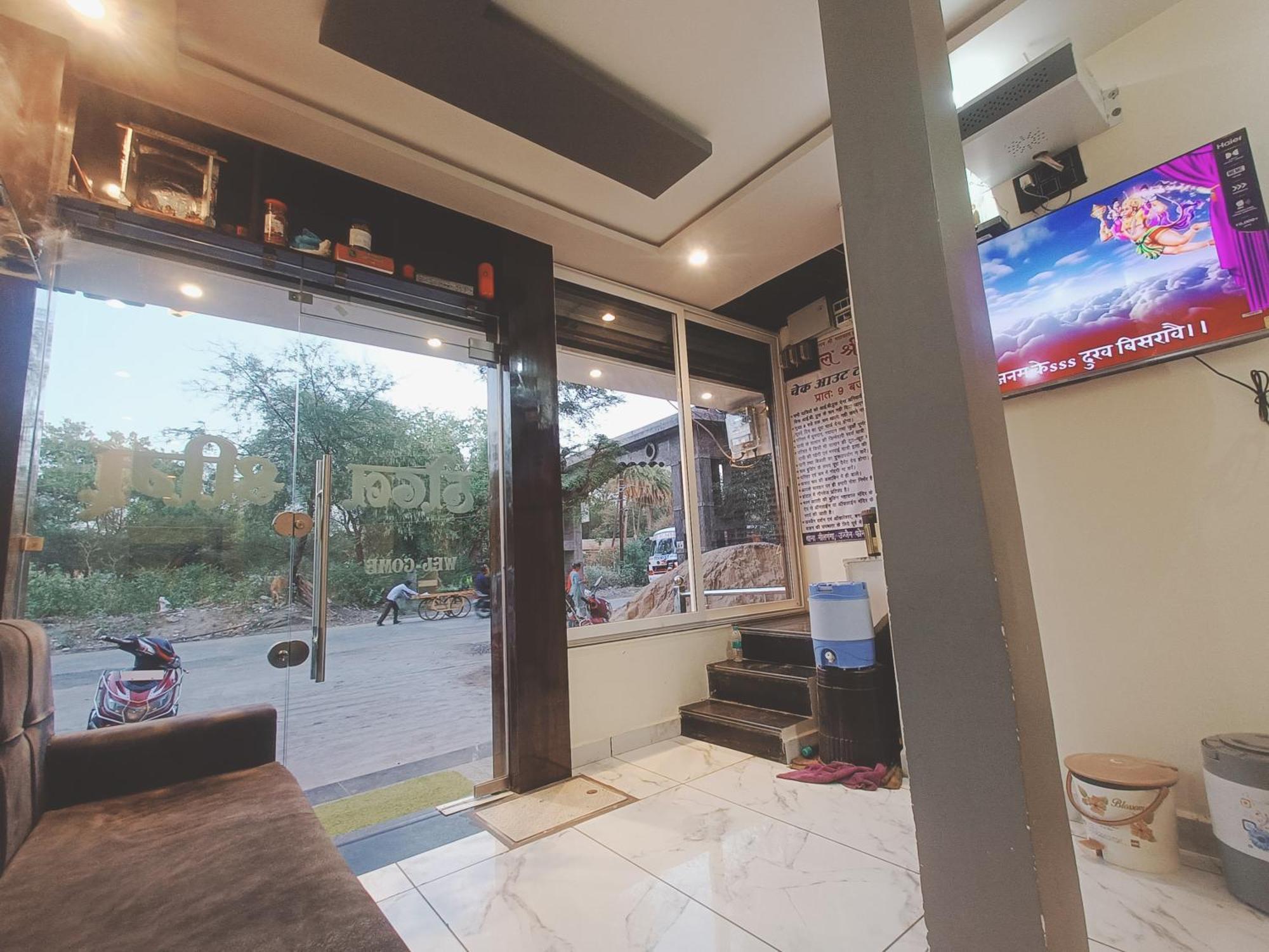 Hotel Shreem Ujjain Exteriör bild