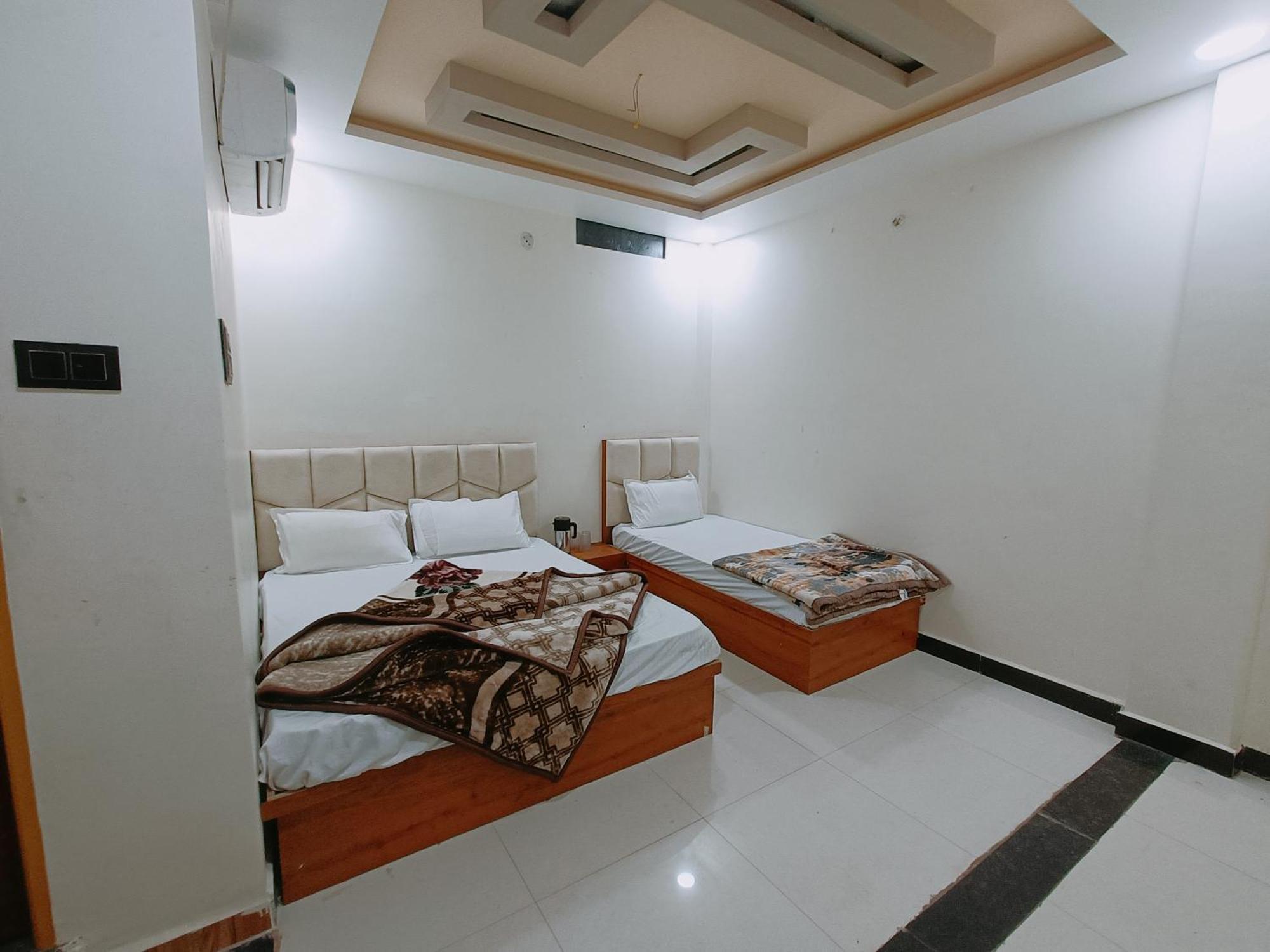 Hotel Shreem Ujjain Exteriör bild