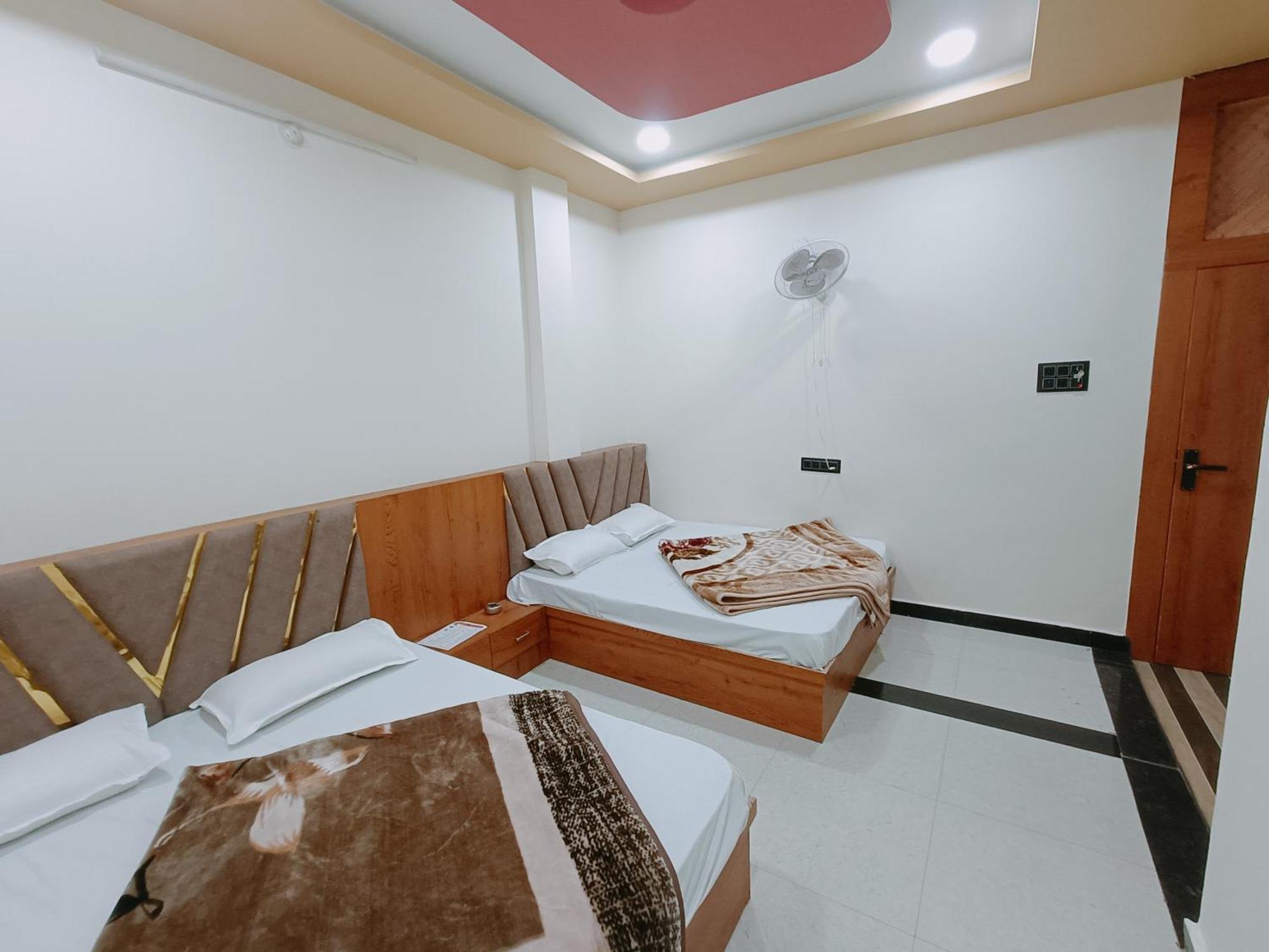 Hotel Shreem Ujjain Exteriör bild