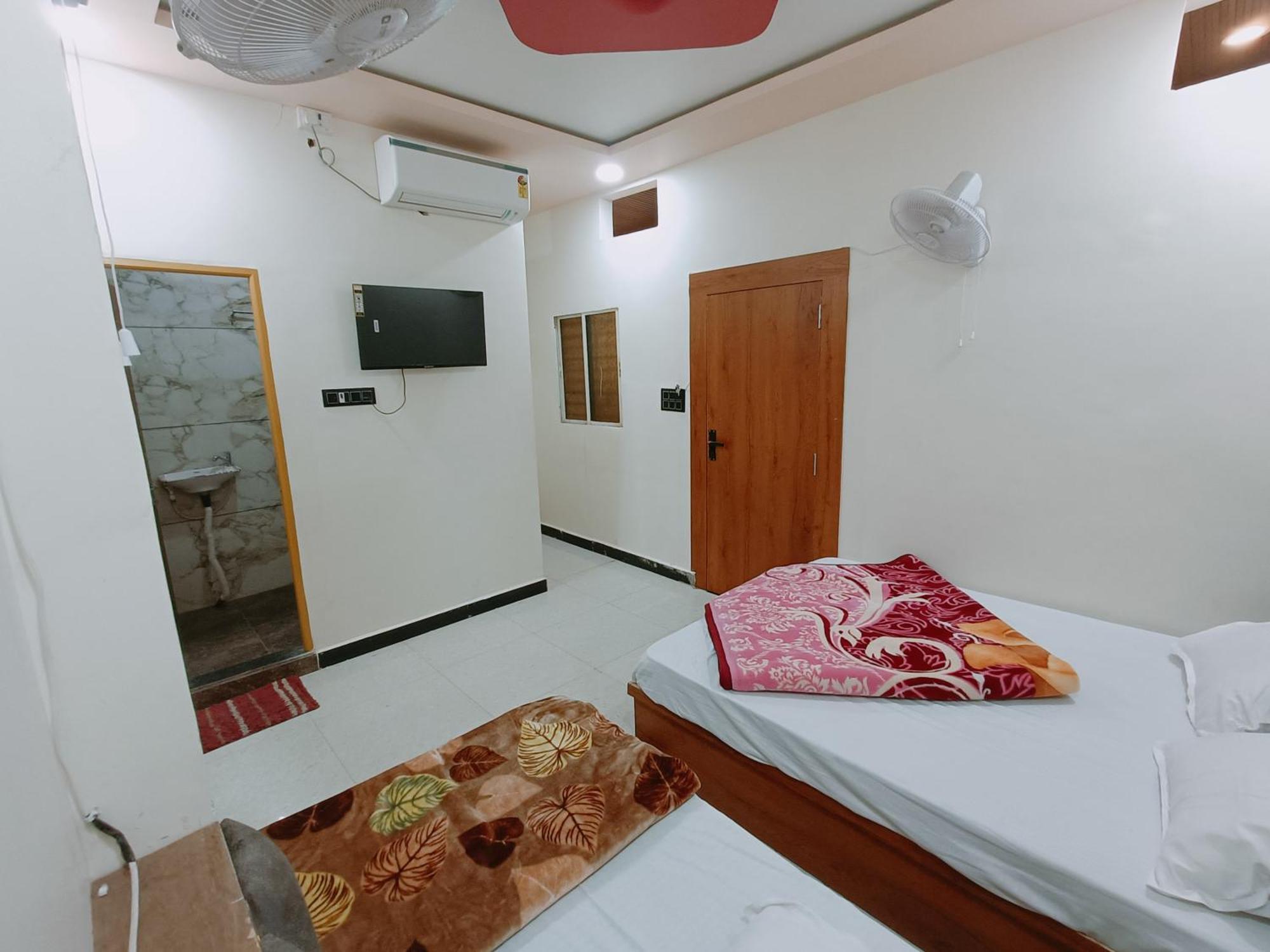 Hotel Shreem Ujjain Exteriör bild