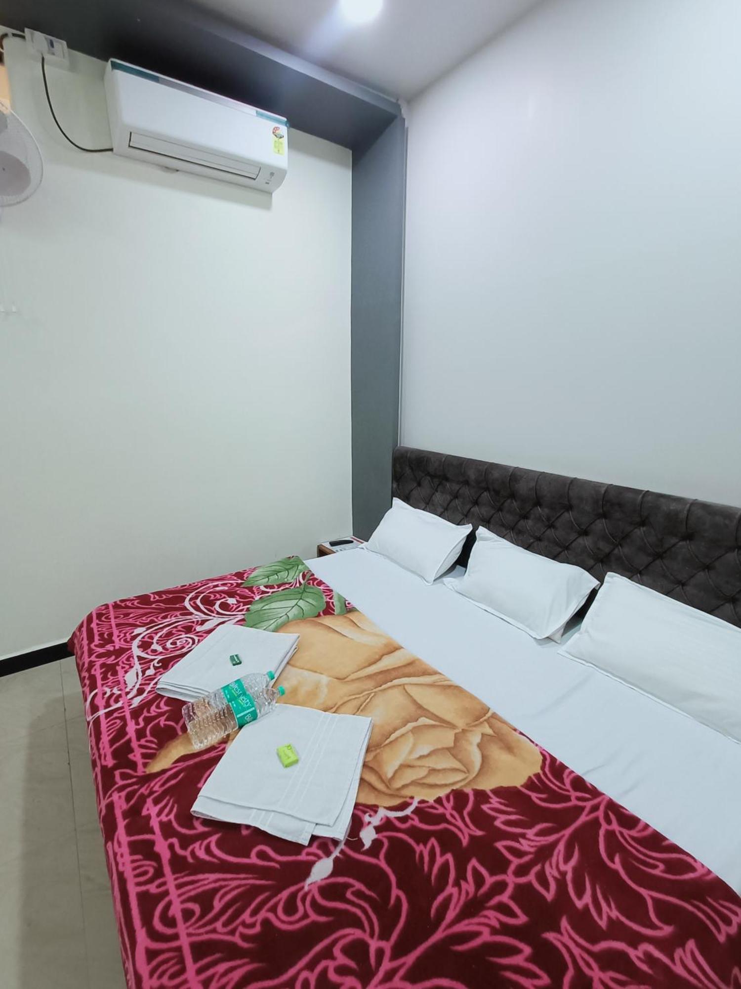 Hotel Shreem Ujjain Exteriör bild