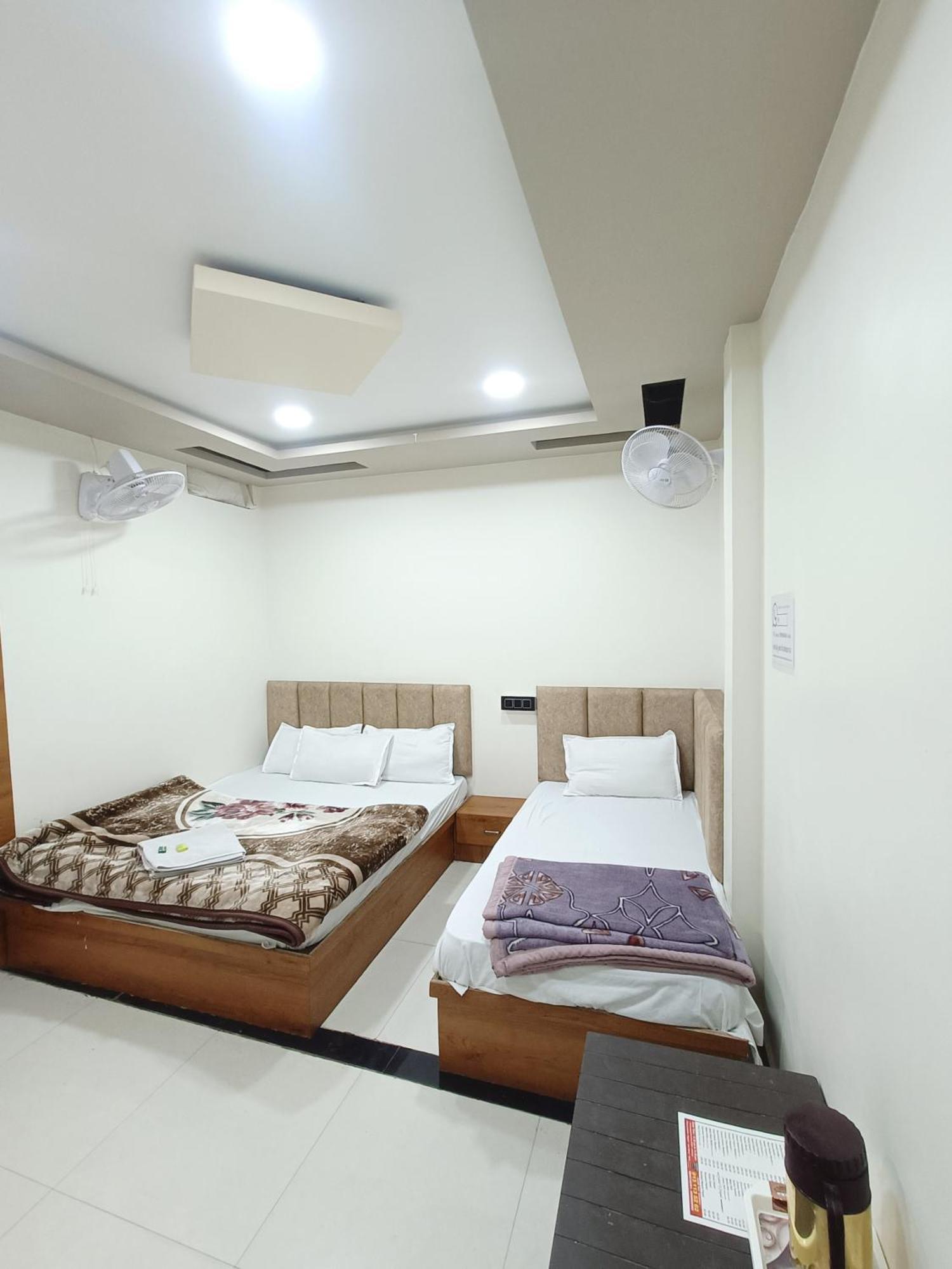 Hotel Shreem Ujjain Rum bild