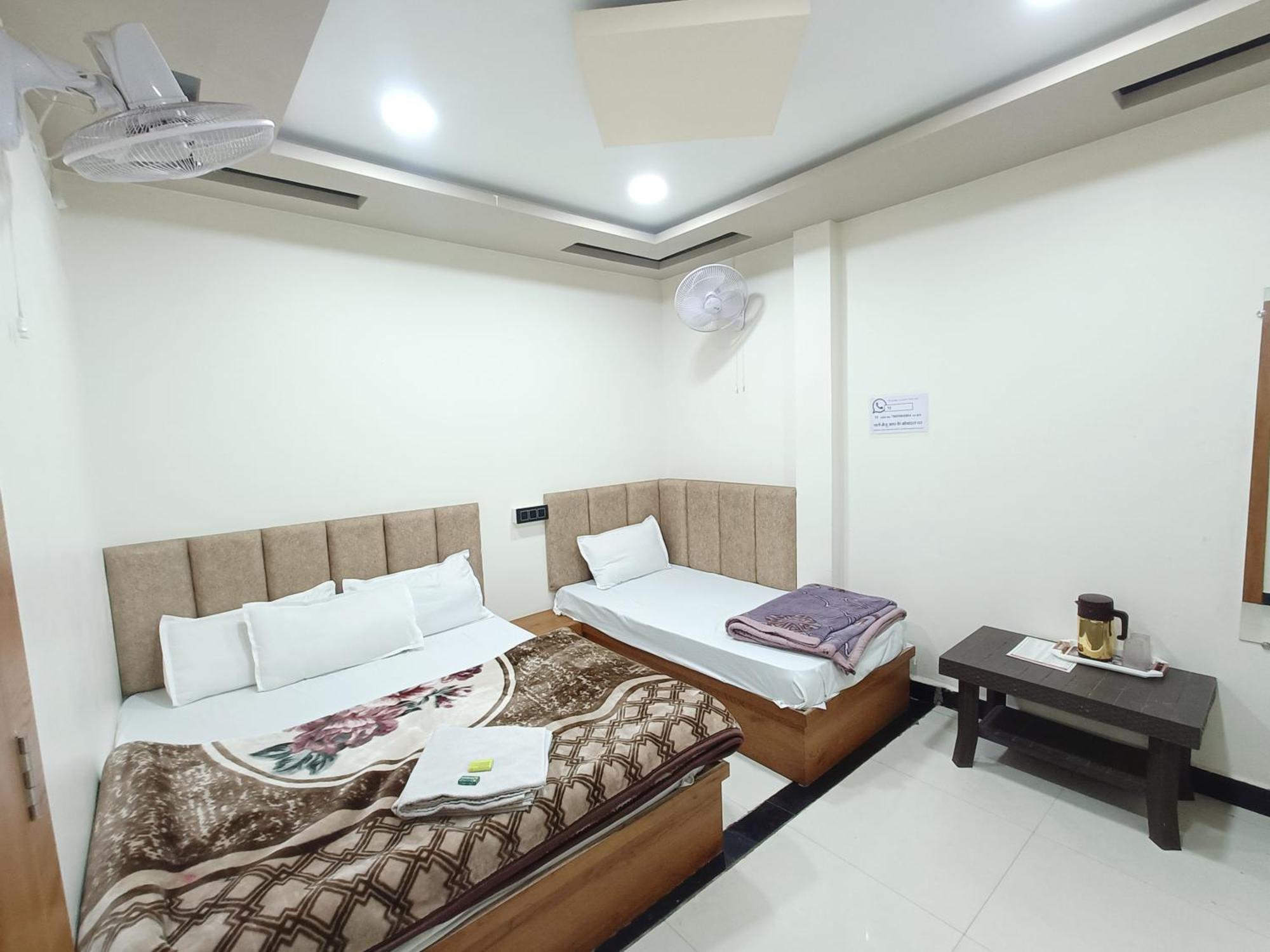 Hotel Shreem Ujjain Rum bild