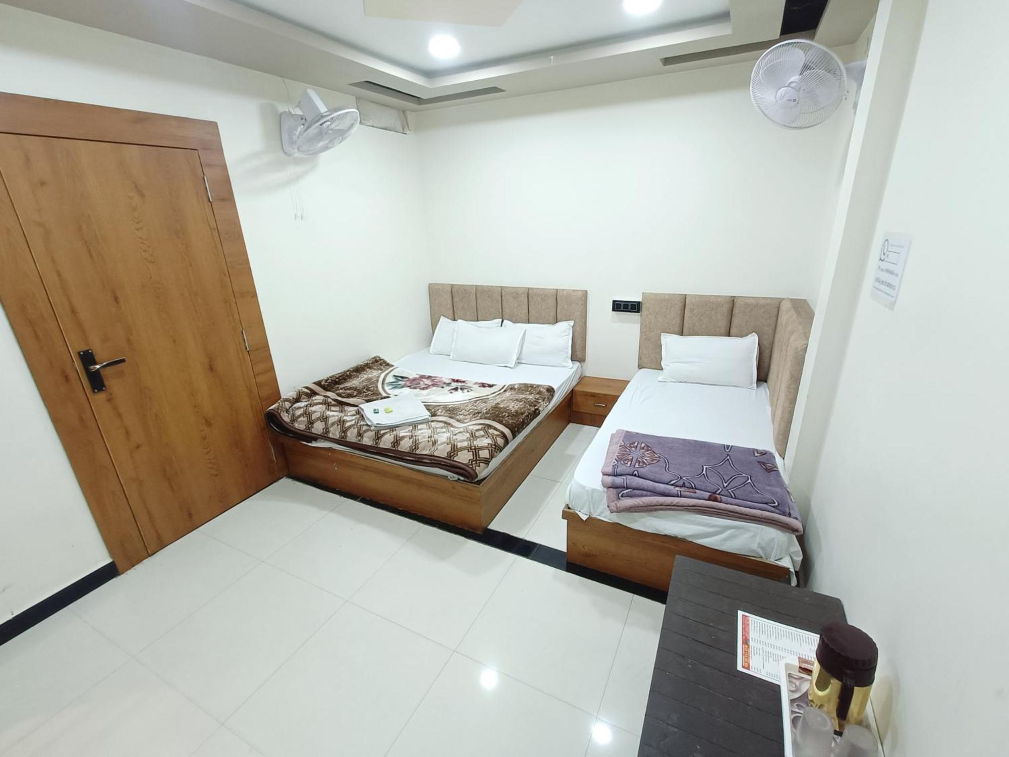 Hotel Shreem Ujjain Rum bild