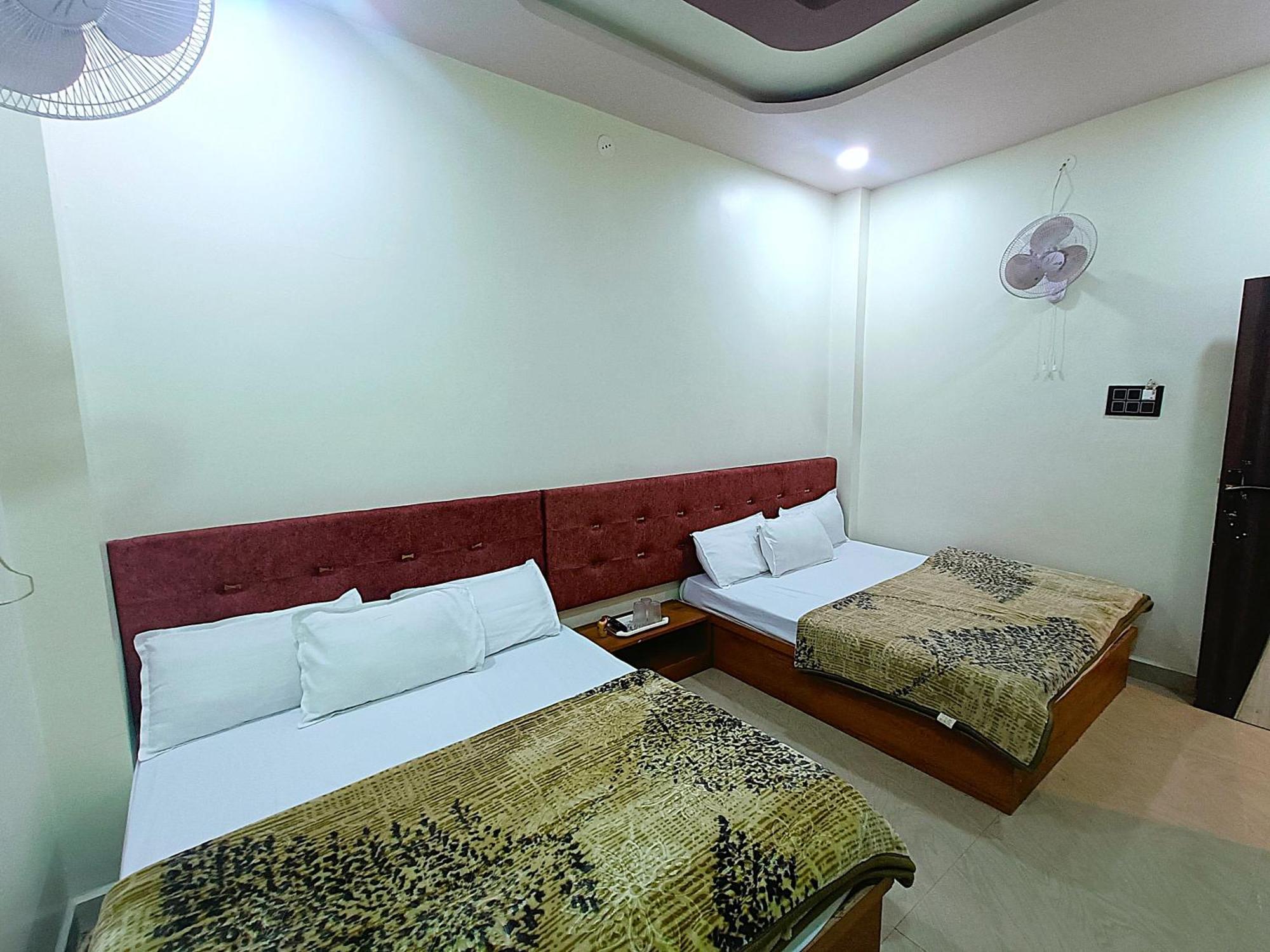 Hotel Shreem Ujjain Exteriör bild
