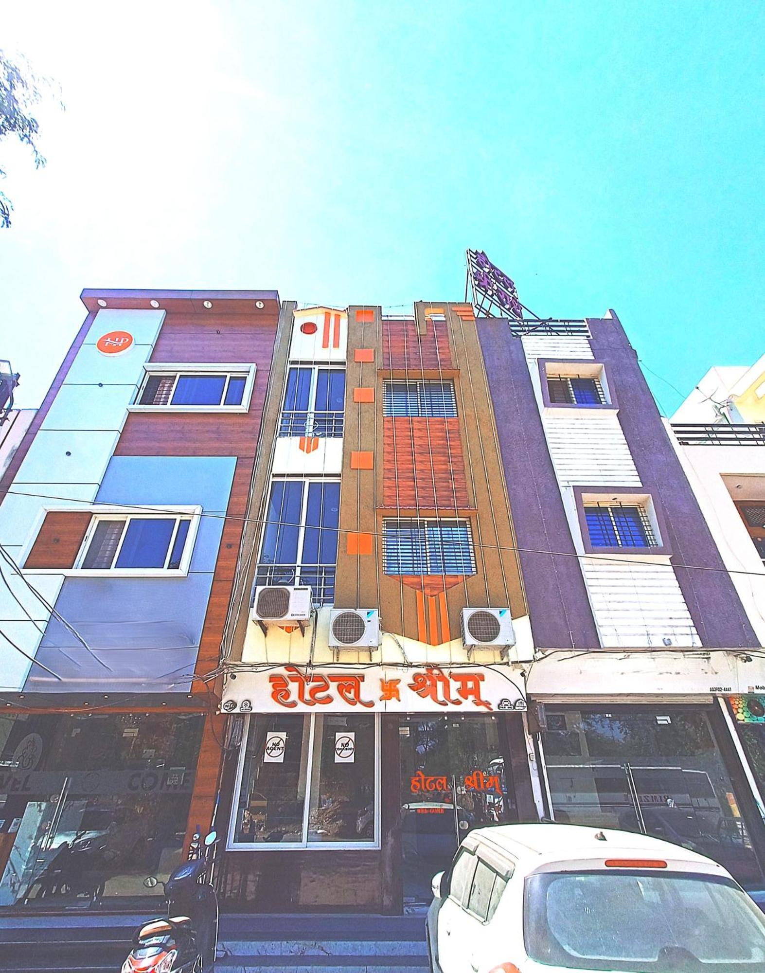 Hotel Shreem Ujjain Exteriör bild