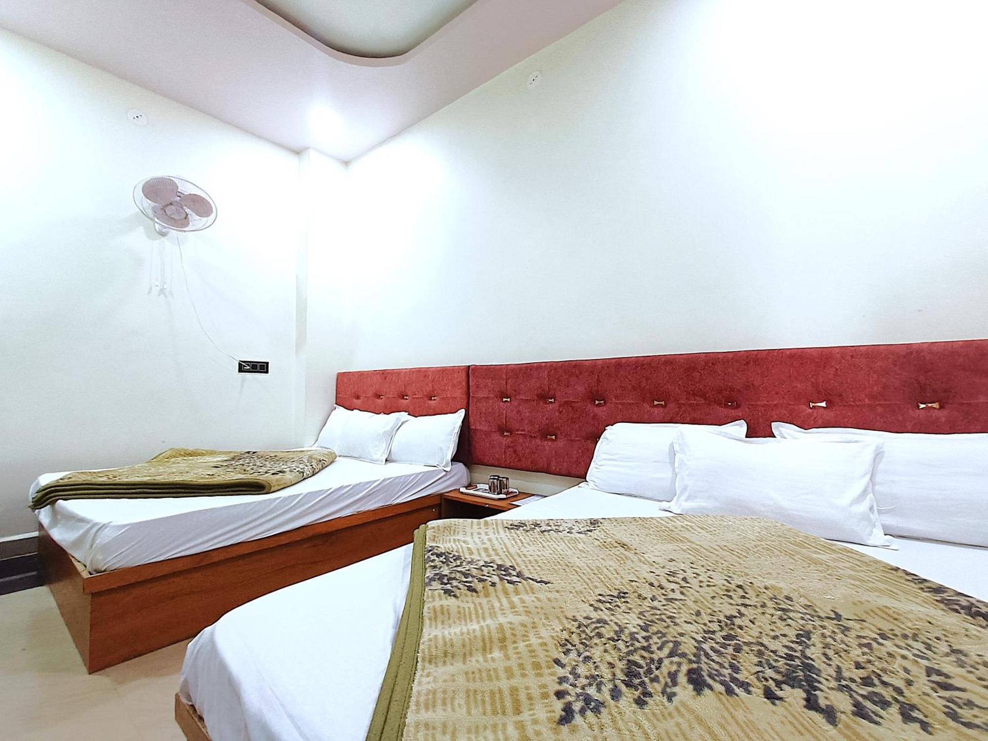 Hotel Shreem Ujjain Exteriör bild