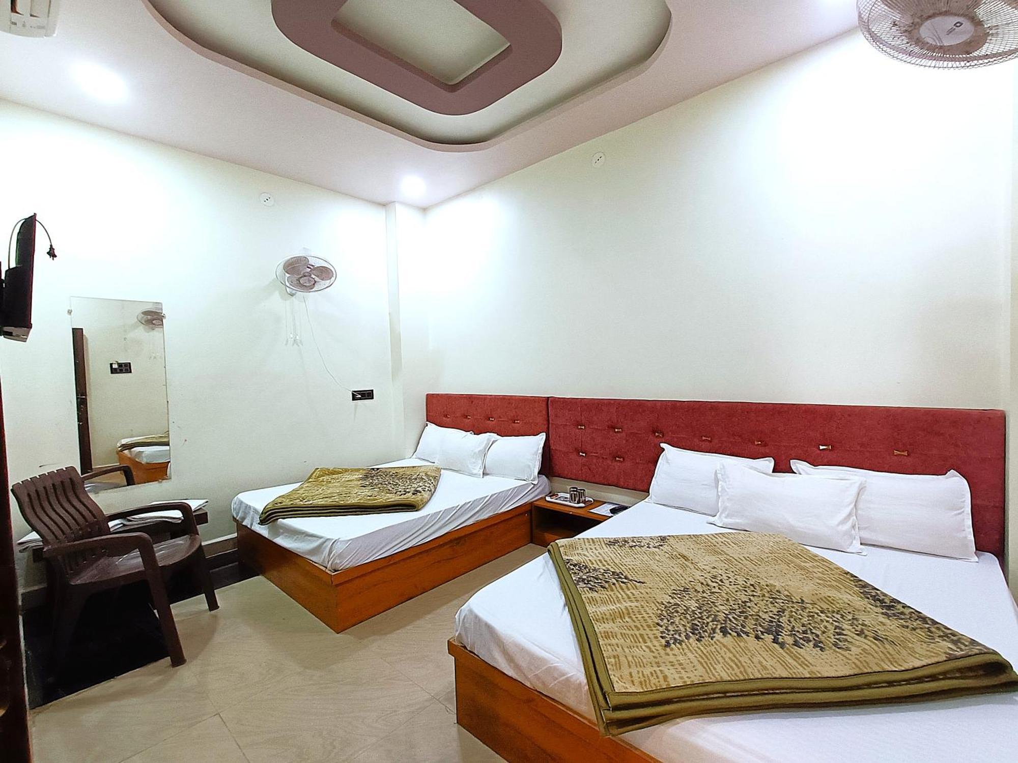Hotel Shreem Ujjain Exteriör bild