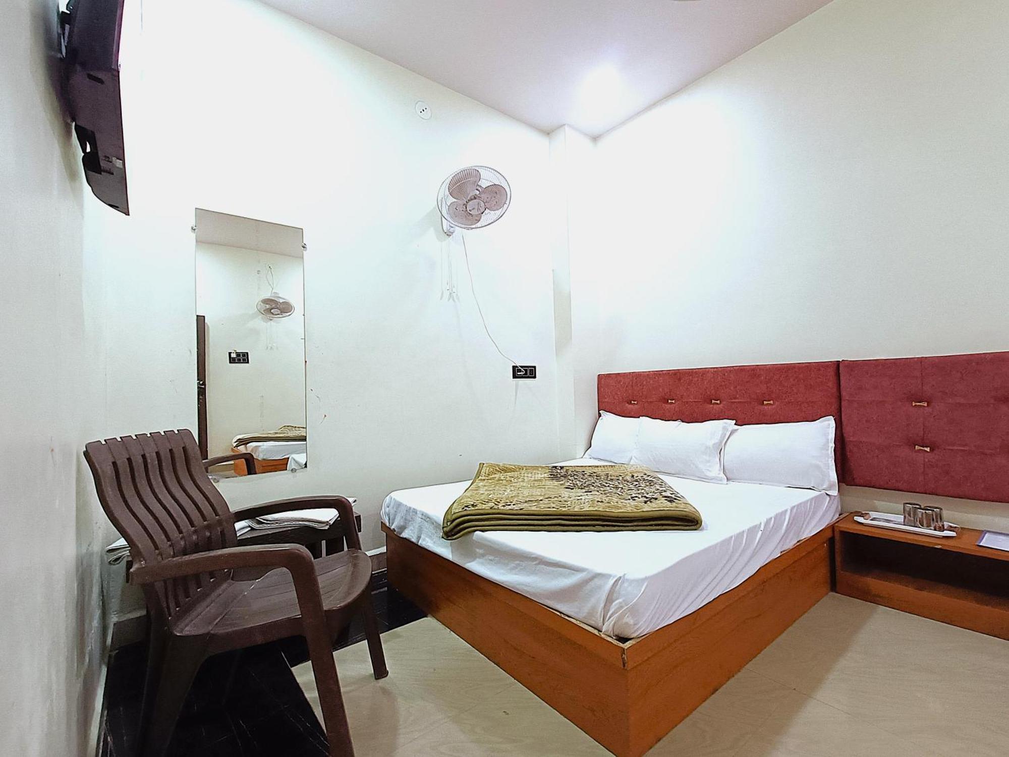 Hotel Shreem Ujjain Exteriör bild