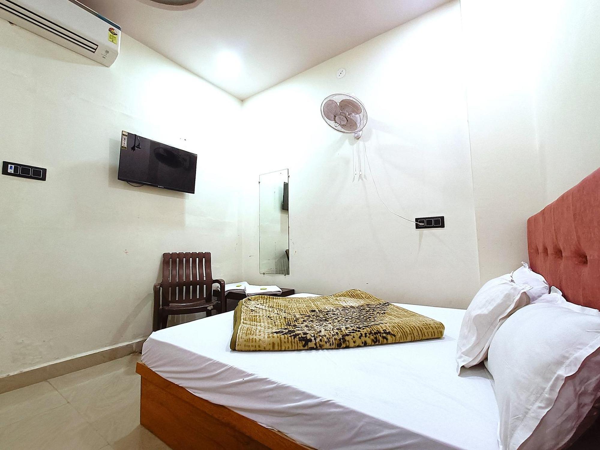 Hotel Shreem Ujjain Exteriör bild