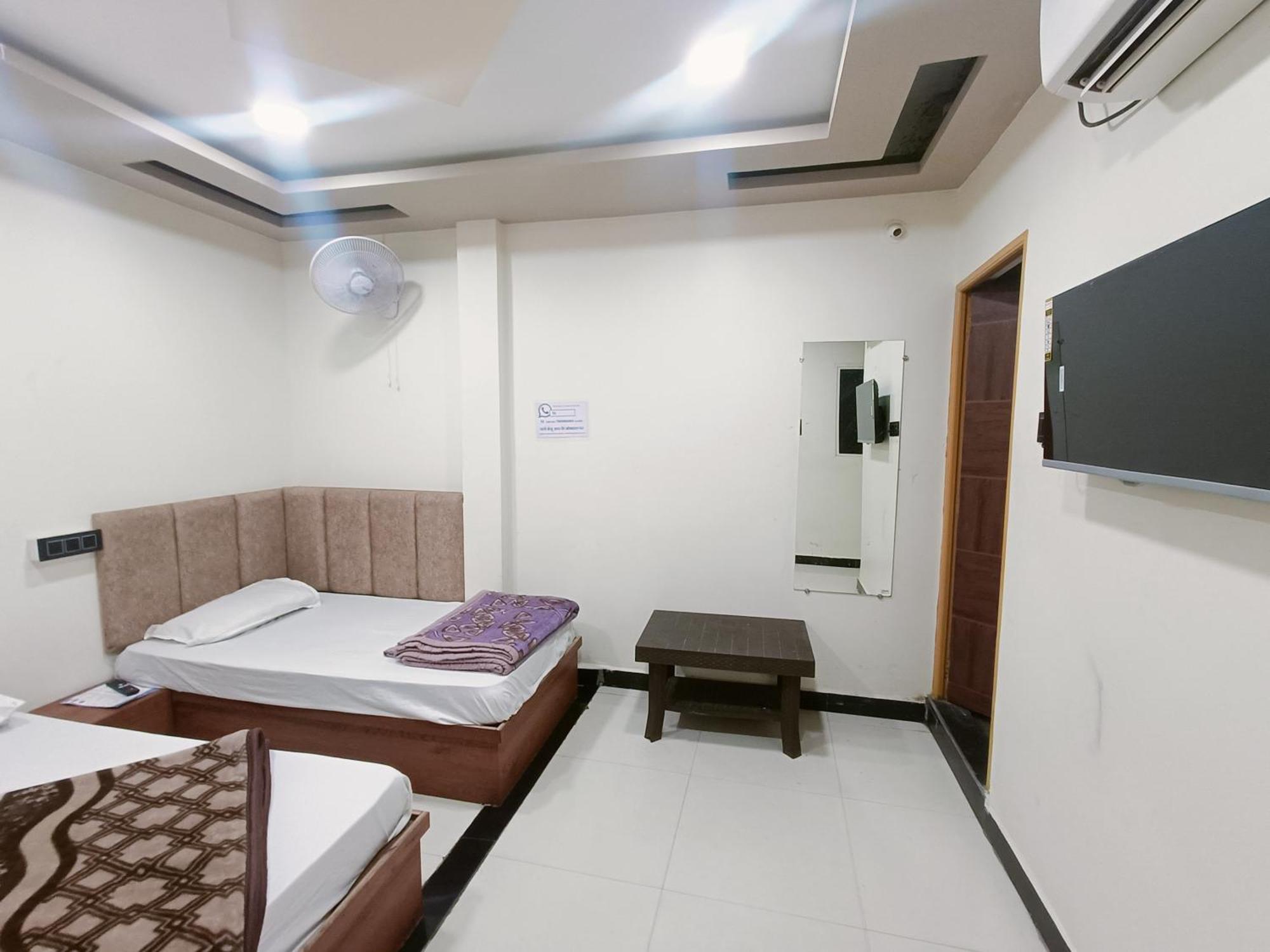 Hotel Shreem Ujjain Exteriör bild