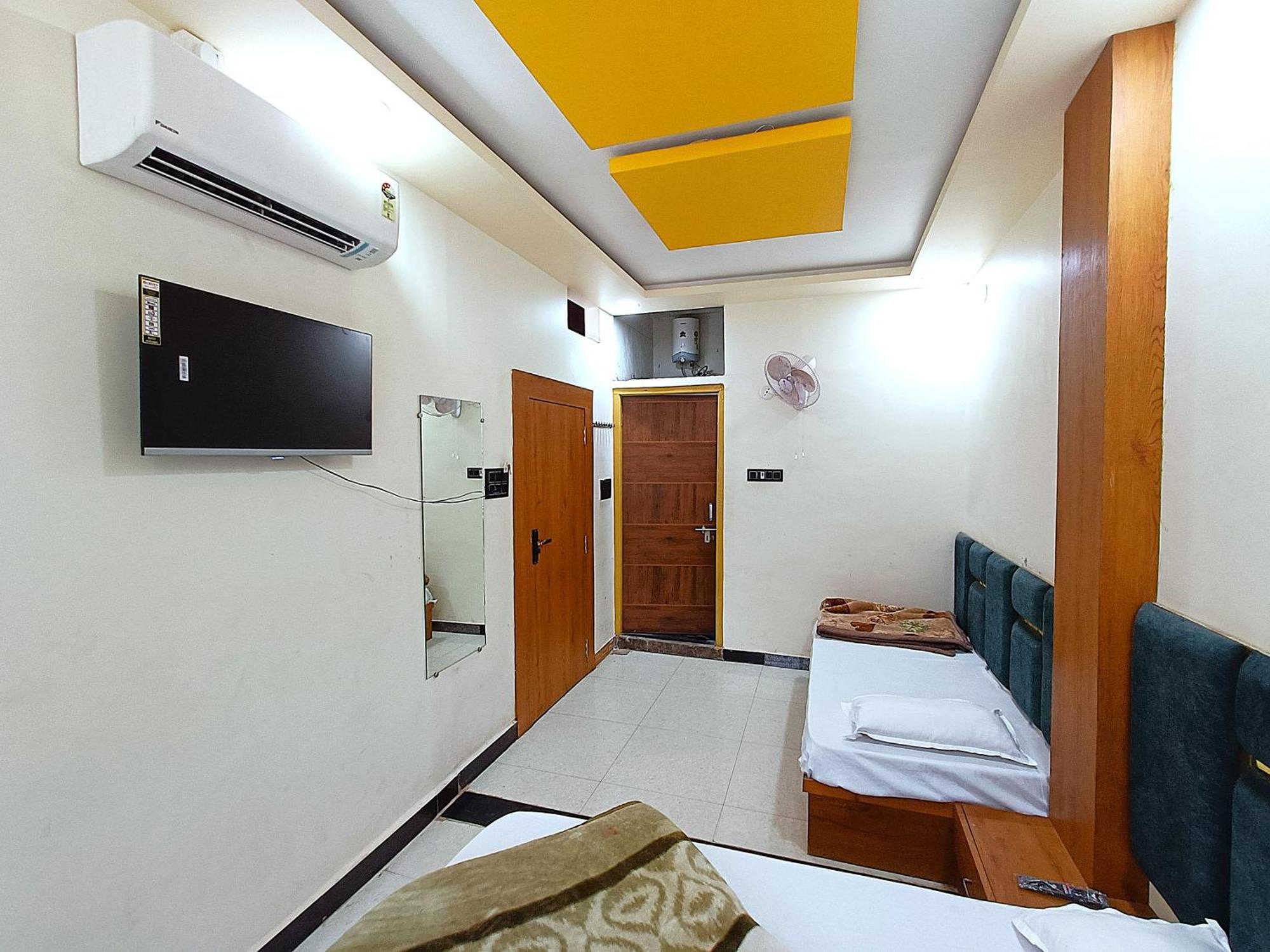 Hotel Shreem Ujjain Exteriör bild