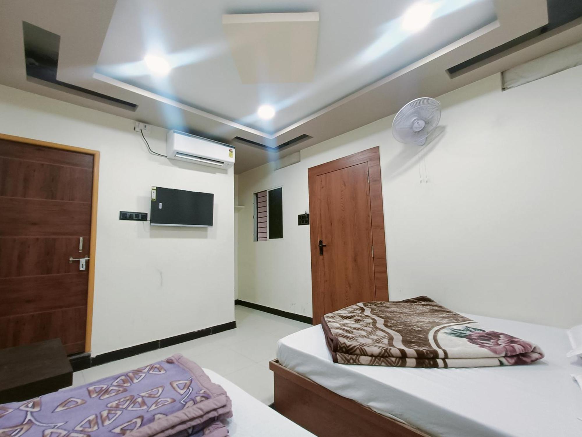 Hotel Shreem Ujjain Exteriör bild