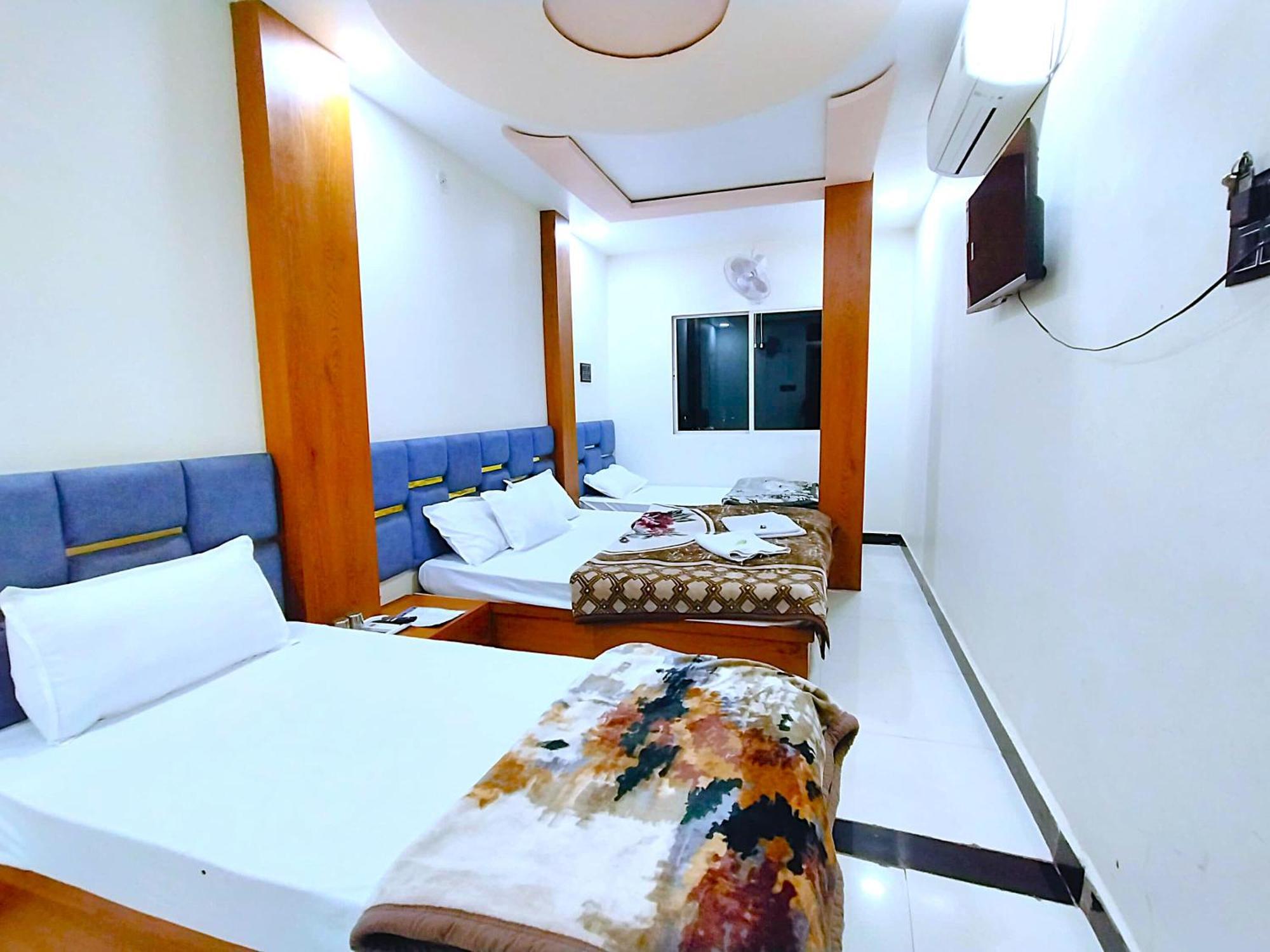 Hotel Shreem Ujjain Exteriör bild