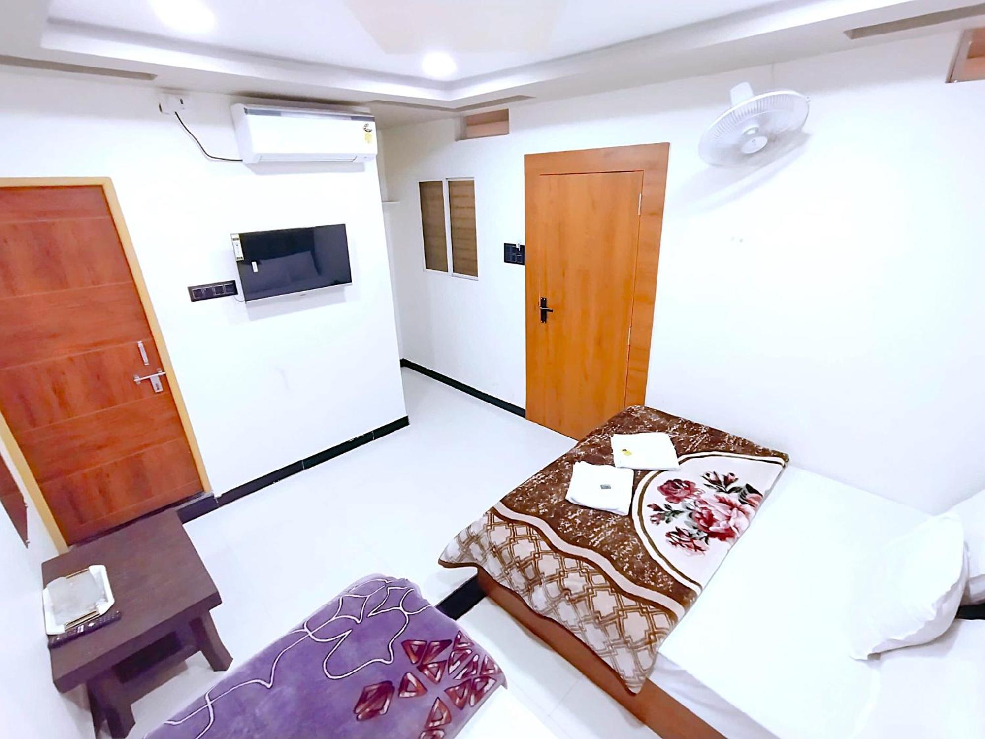 Hotel Shreem Ujjain Exteriör bild