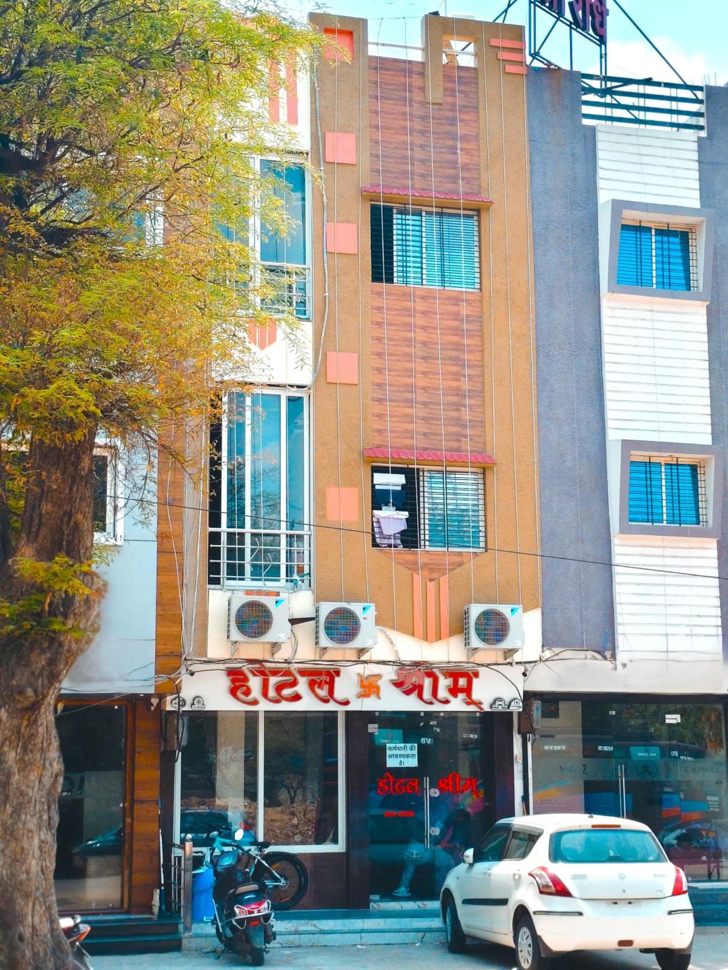 Hotel Shreem Ujjain Exteriör bild