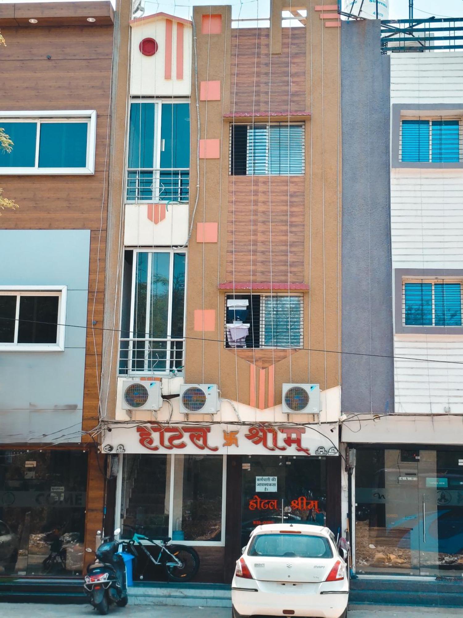 Hotel Shreem Ujjain Exteriör bild